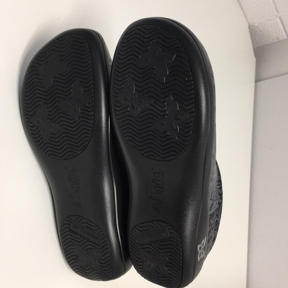 Alegria Pewter Skulls Clogs Size 6 - Picture 5 of 7